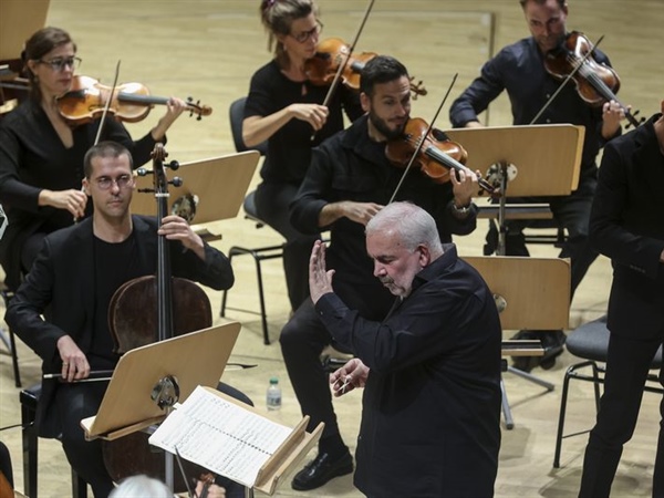 Crítica / Les Musiciens du Louvre en el cambio de ciclo del CNDM - por Simón Andueza