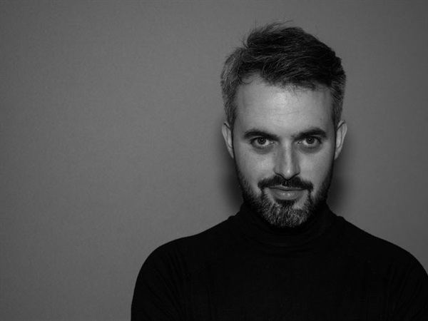 El director de orquesta Santiago J. Otero Vela rinde homenaje a Eduardo Ocón en París