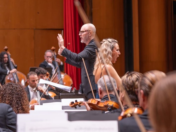 Crítica / Katrin Wundsam: alma y cuerpo para Berio y Mahler - por Ramón García Balado