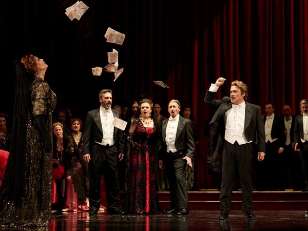 Crítica / Una Violetta entre el virtuosismo y el drama - por Darío Fernández Ruiz