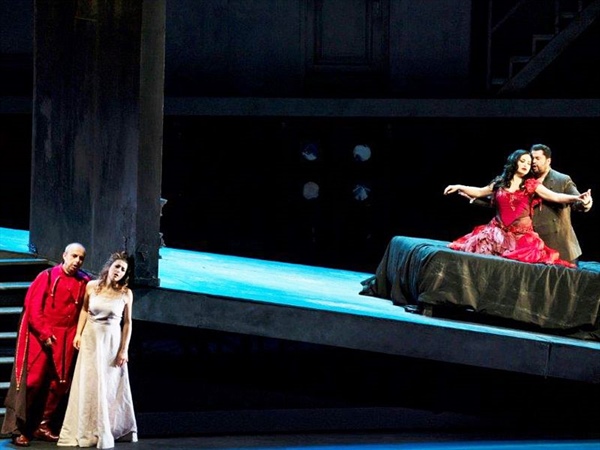 Crítica - La ópera è mobile (Rigoletto - Palau de les Arts)