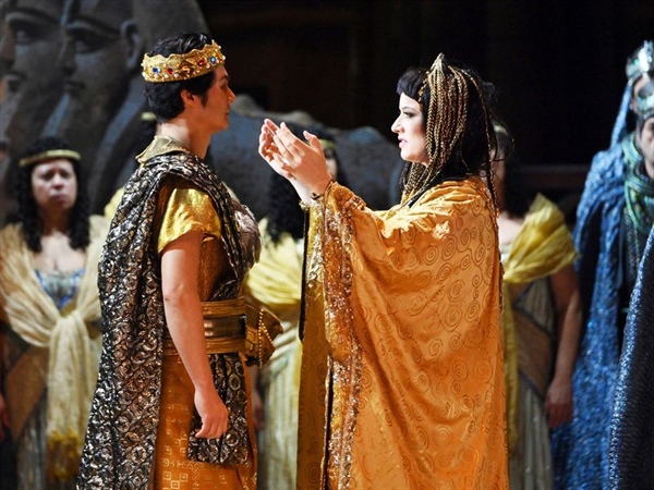 La histórica producción de Aida con escenografía de Mestres Cabanes regresa al Liceu