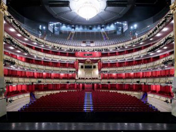 El Teatro Real busca la complicidad de la sociedad para recuperar su proyecto cultural