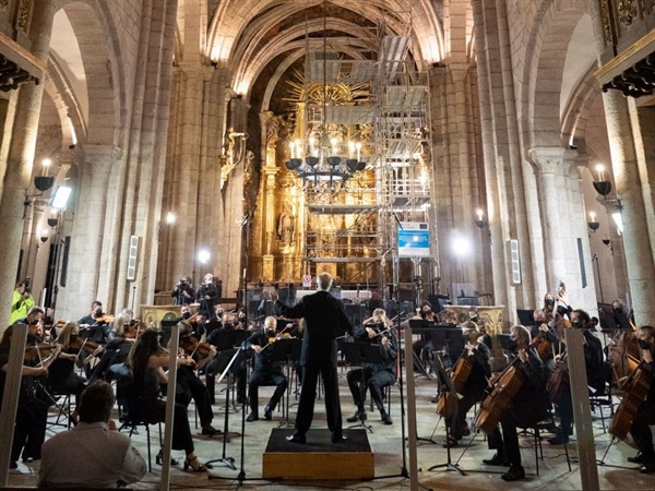 CRÍTICA / Bal y Gay, entre Mozart y Mendelssohn (Real Filharmonía de Galicia)