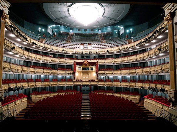 El Teatro Real suspende la representación de la función del domingo de “Un ballo in maschera”