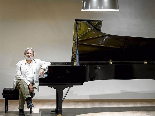 El pianista Rubén Lorenzo recibe la Medalla Albéniz en el pueblo natal del compositor