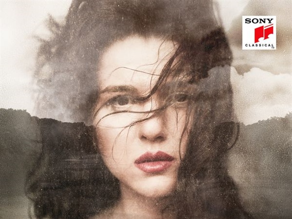 Entrevista #Ritmo943 * / Khatia Buniatishvili, la pianista en el laberinto