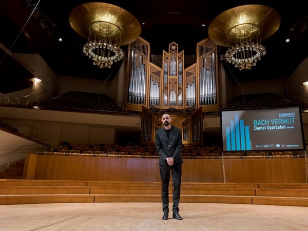 Crítica / Sobre sendos pilares (Bach Vermut - CNDM) - por Luis Mazorra Incera