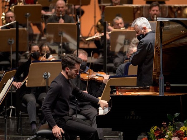 Crítica / Ya contamos por generaciones (Real Orquesta Sinfónica de Sevilla) - por Carlos Tarín