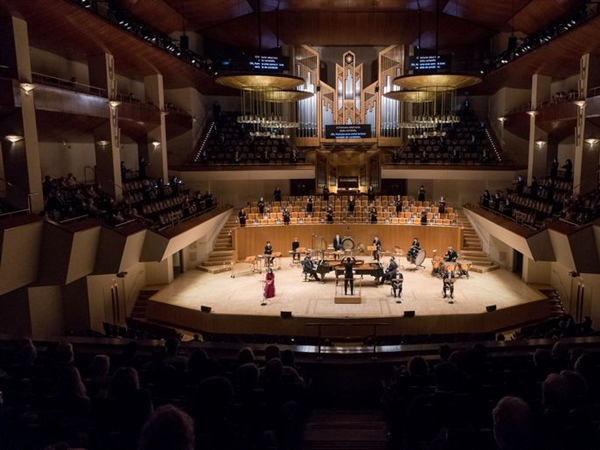 Crítica / Carmina Burana, instinto de superación (OCNE) - por Luis Mazorra