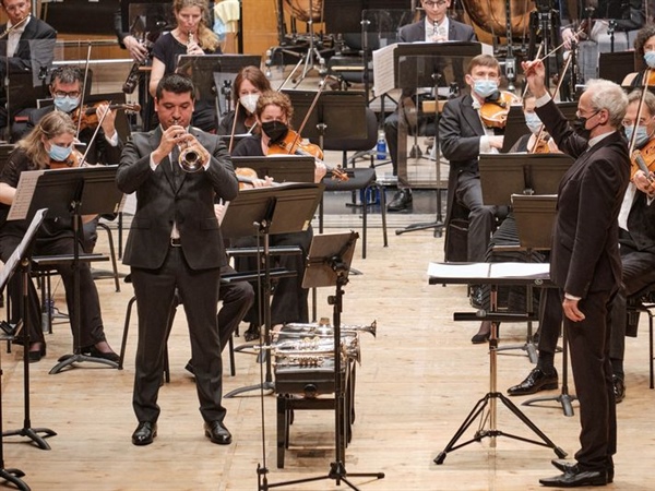 Crítica / Pacho Flores al trote del trompeterío (Real Filharmonía de Galicia) - por Ramón G. Balado