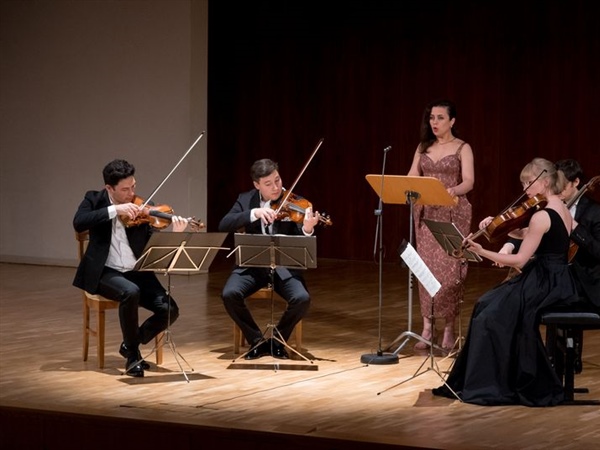 Crítica / Una exquisitez (Katharina Konradi & Schumann Quartett) - por Gonzalo Pérez Chamorro