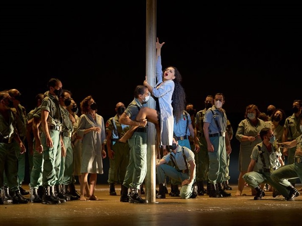 Crítica / Vendedor/as de humo (Carmen: Teatro de la Maestranza) - por Carlos Tarín