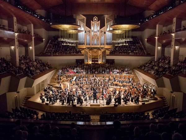 La Orquesta y Coro Nacionales de España cierran en Granada una temporada histórica