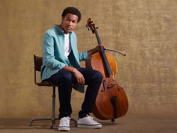 Sheku Kanneh-Mason debuta en Canarias con la Orquesta Filarmónica de Gran Canaria y Chichon