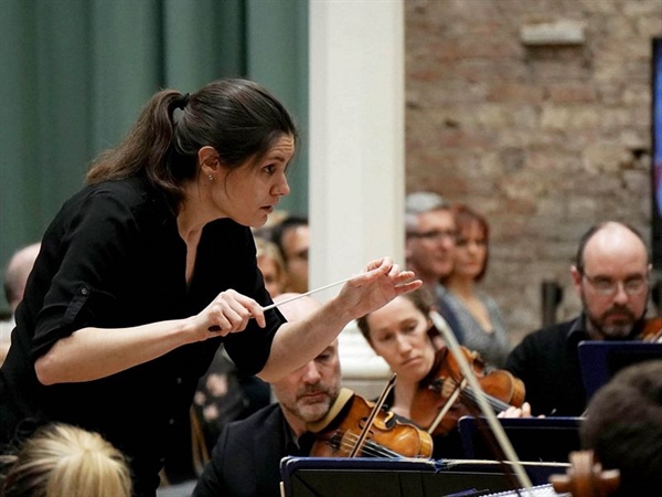 La directora búlgara Delyana Lazarova debuta con la Real Filharmonía de Galicia