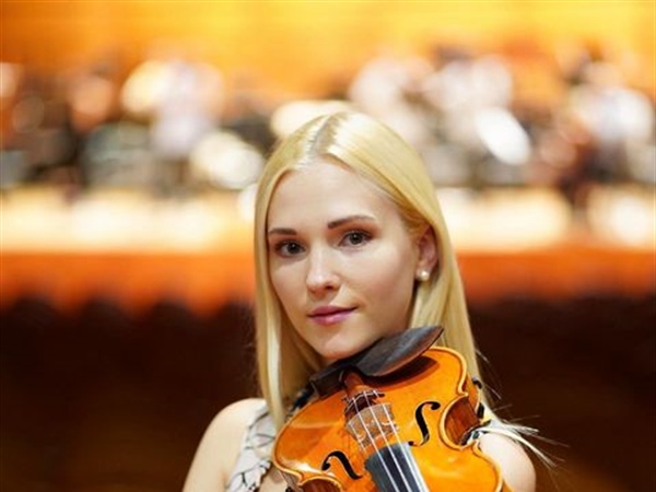 El virtuosismo de la violinista ucraniana Anastasiya Petryshak en la ROSS