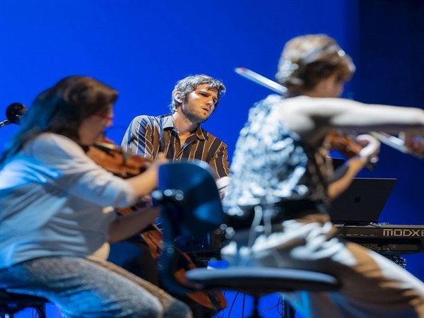 Crítica / Lucas Vidal y Karma, en busca de la fusión electro-clásica - por Alicia Población