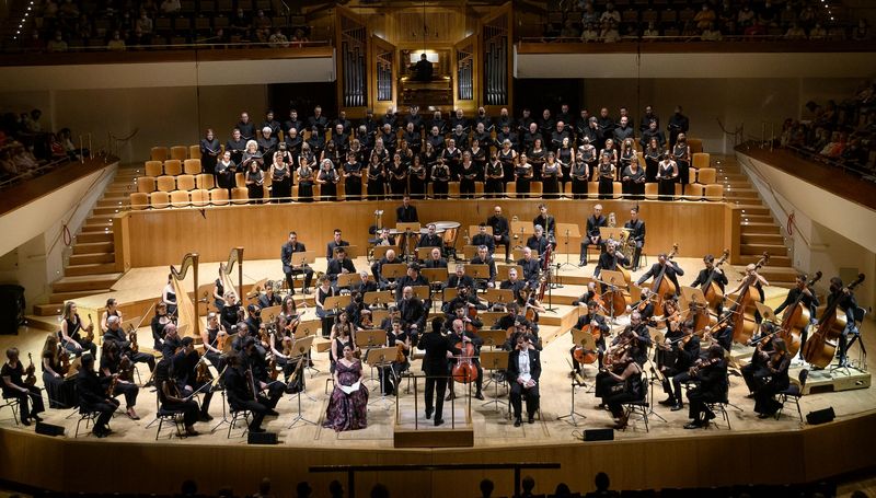 Strauss y Ligeti en el comienzo de temporada de la Orquesta y Coro Nacionales de España