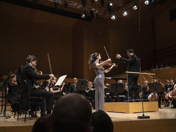Crítica / Experimentación y romanticismo - por Juan Carlos Moreno